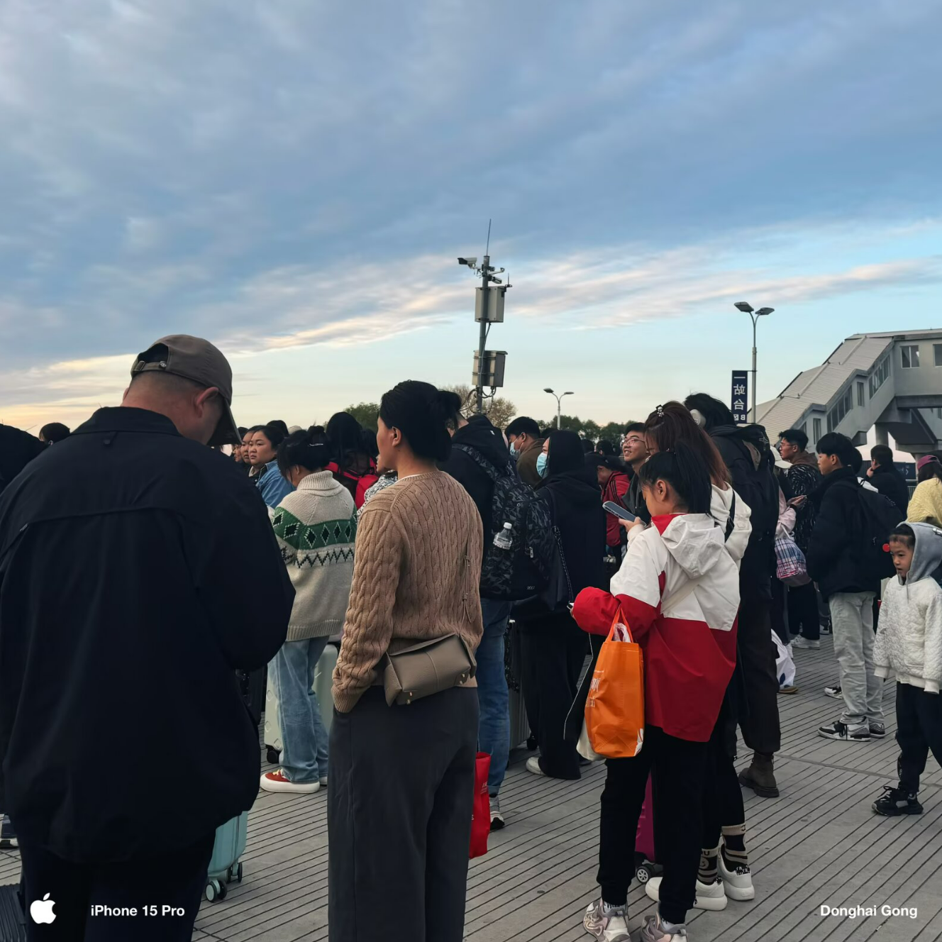 站在站台上