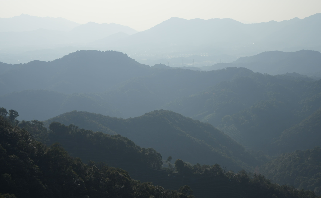连绵山脊